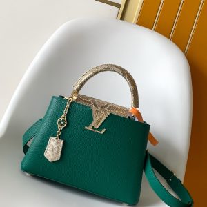 p130021 x 13.6 x 8 (cm) (Length x Height x Width) 27 x 17.3 x 9 (cm) (Length x Height x Width) • Taurillon calf leather • Taurillon calf leather trim • Calf leather lining • Metal hardware • Flap can be positioned inside or outside • Compartment features zippered pocket and slip pocket • Metal studs • Holds smartphone, LV Vertical wallet, headphones,keys, and lipstick • Shoulder strap: detachable, adjustable • Half strap length: 46.5 cm • Adjustable half strap length: 55.0 cm • Handle: single handle